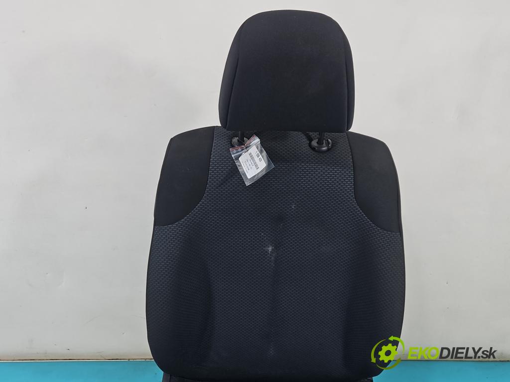 Citroen C4 I 2004-2011 1.4 16V 88 hp manual 65 kW 1360 cm3 3- Sedadlo pravý  (Sedadlo)