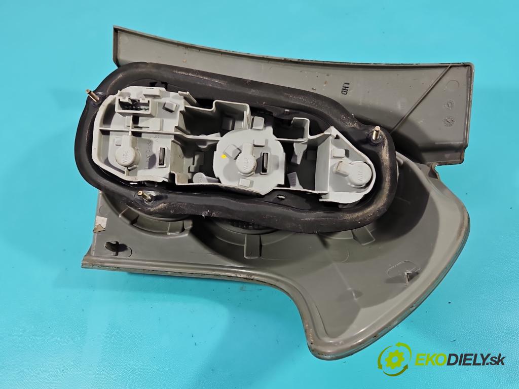 Toyota Corolla Verso II 2004-2009 1.8 vvti 129 HP manual 95 kW 1794 cm3 5- svetlo / reflektor zadné ľavé  (Kľučka dverí ostatné)