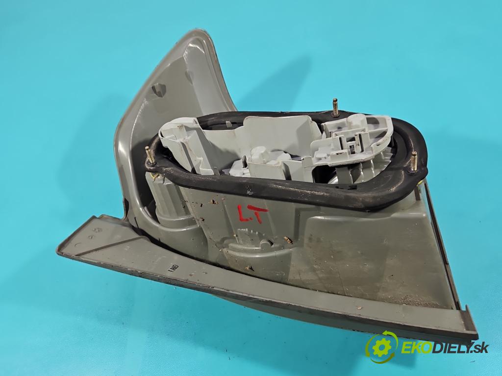 Toyota Corolla Verso II 2004-2009 1.8 vvti 129 HP manual 95 kW 1794 cm3 5- svetlo / reflektor zadné ľavé  (Kľučka dverí ostatné)