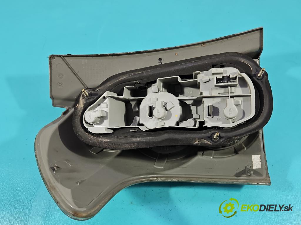 Toyota Corolla Verso II 2004-2009 1.8 vvti 129 HP manual 95 kW 1794 cm3 5- svetlo / reflektor zadné pravé  (Kľučka dverí ostatné)