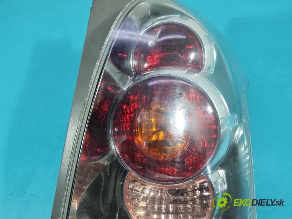 Toyota Corolla Verso II 2004-2009 1.8 vvti 129 HP manual 95 kW 1794 cm3 5- svetlo / reflektor zadné pravé  (Kľučka dverí ostatné)