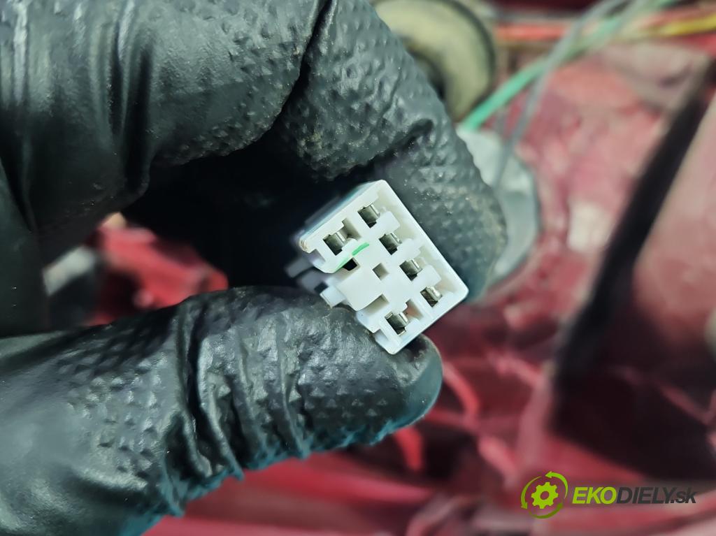 Hyundai I10 I 2008-2013 1.1 69KM manual 50.8 kW 1086 cm3 5- světlo zadní pravé 92402-0X1 (Klika dveří ostatní)