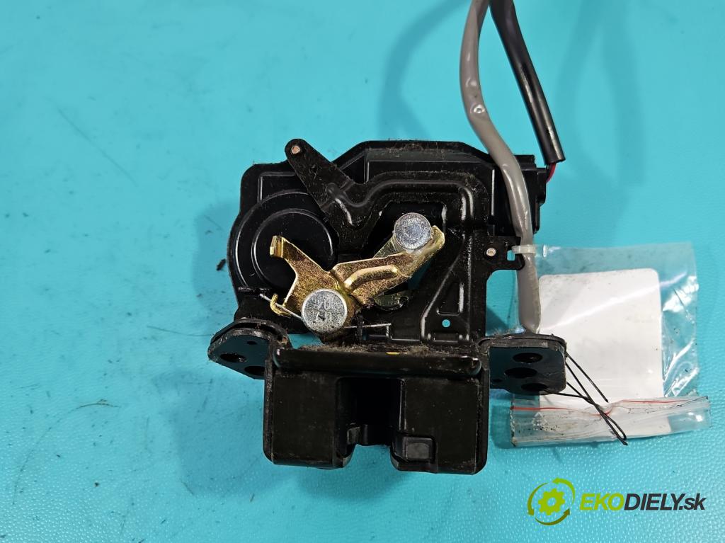 Toyota Corolla Verso II 2004-2009 1.8 vvti 129 HP manual 95 kW 1794 cm3 5- zámok kufrové dvere zadné