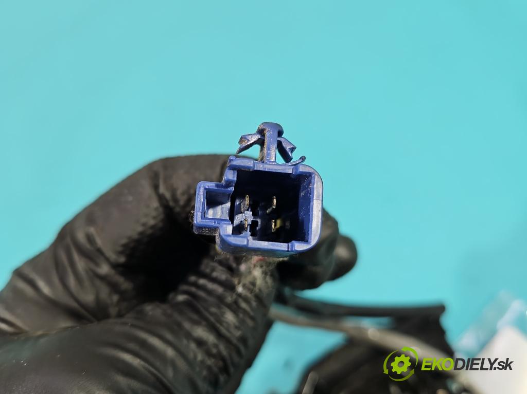 Toyota Corolla Verso II 2004-2009 1.8 vvti 129 HP manual 95 kW 1794 cm3 5- zámok kufrové dvere zadné