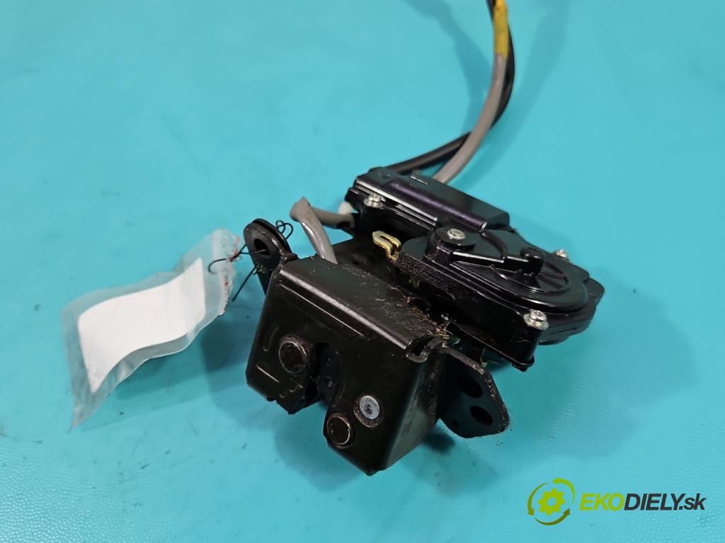 Toyota Corolla Verso II 2004-2009 1.8 vvti 129 HP manual 95 kW 1794 cm3 5- zámok kufrové dvere zadné