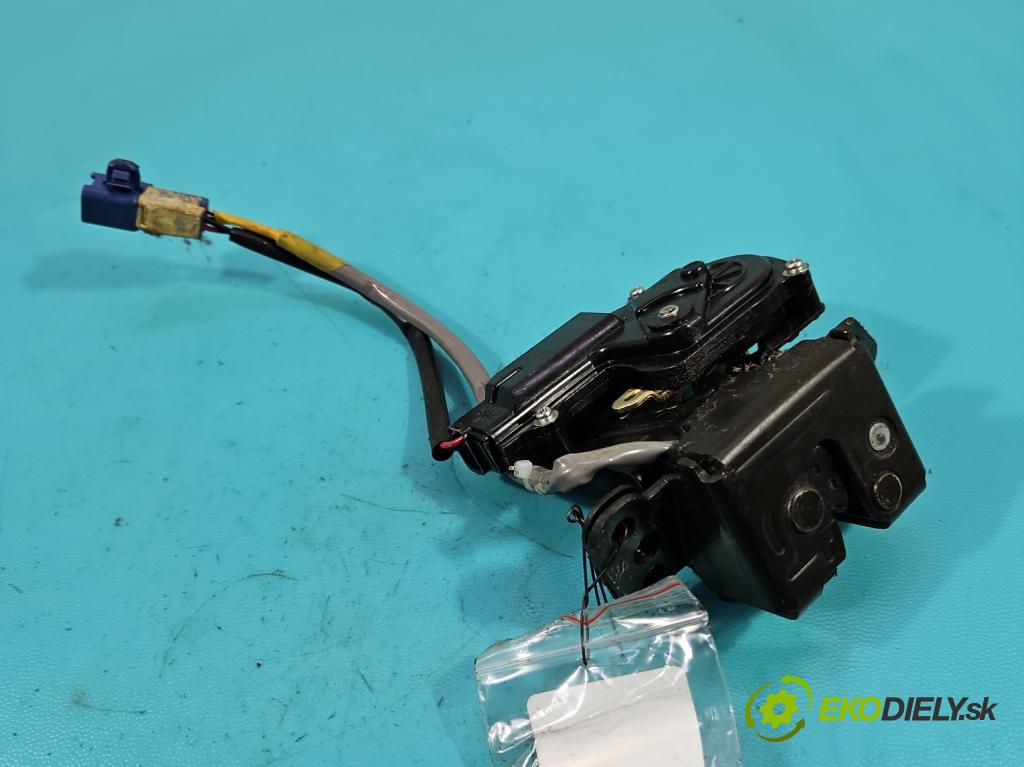 Toyota Corolla Verso II 2004-2009 1.8 vvti 129 HP manual 95 kW 1794 cm3 5- zámok kufrové dvere zadné 