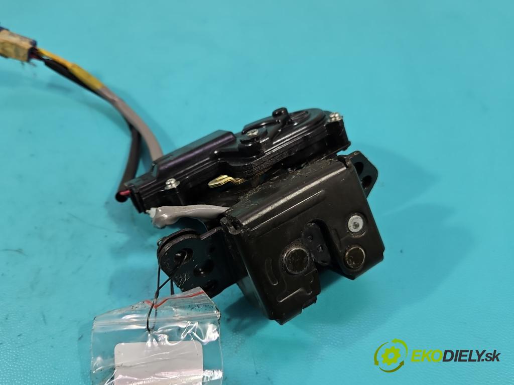 Toyota Corolla Verso II 2004-2009 1.8 vvti 129 HP manual 95 kW 1794 cm3 5- zámok kufrové dvere zadné