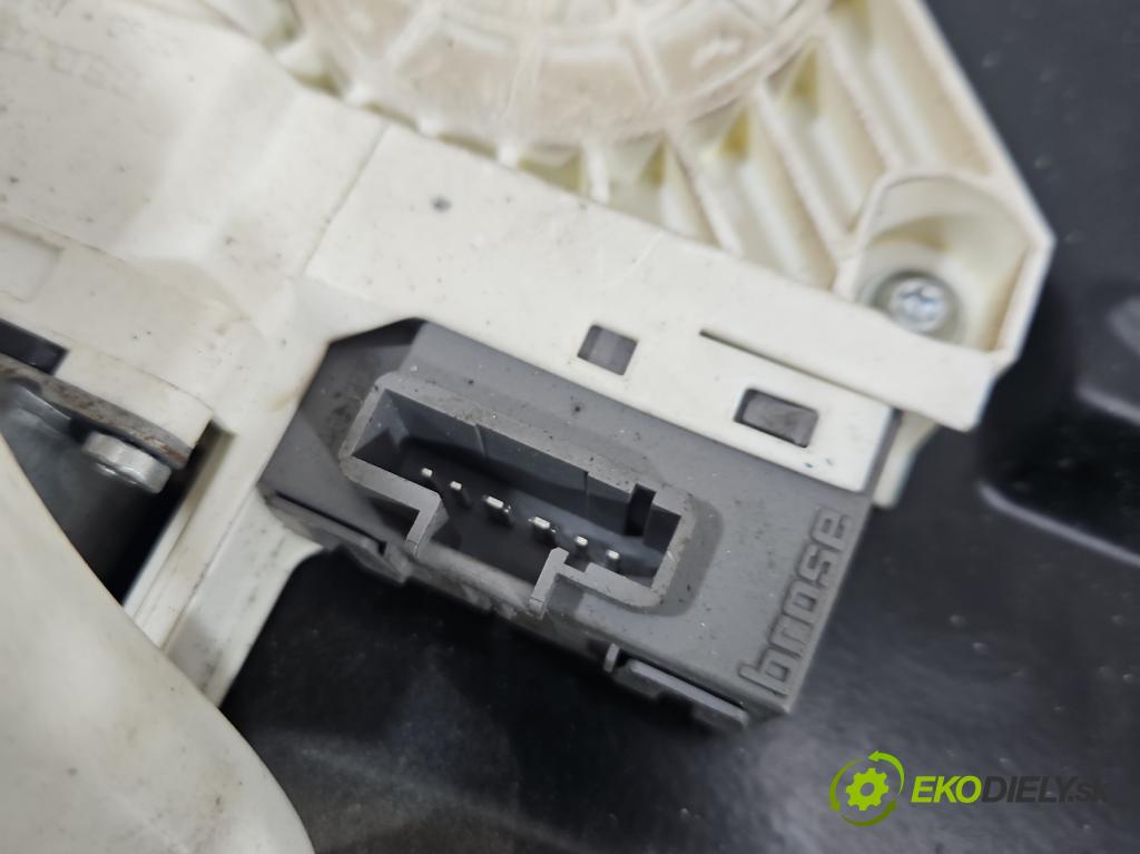 Land rover Range Rover sport I L320 3.6 TD V8 368DT 272 HP automatic 200 kW 3628 cm3 5- mechanizmus okna predné ľavý 994730