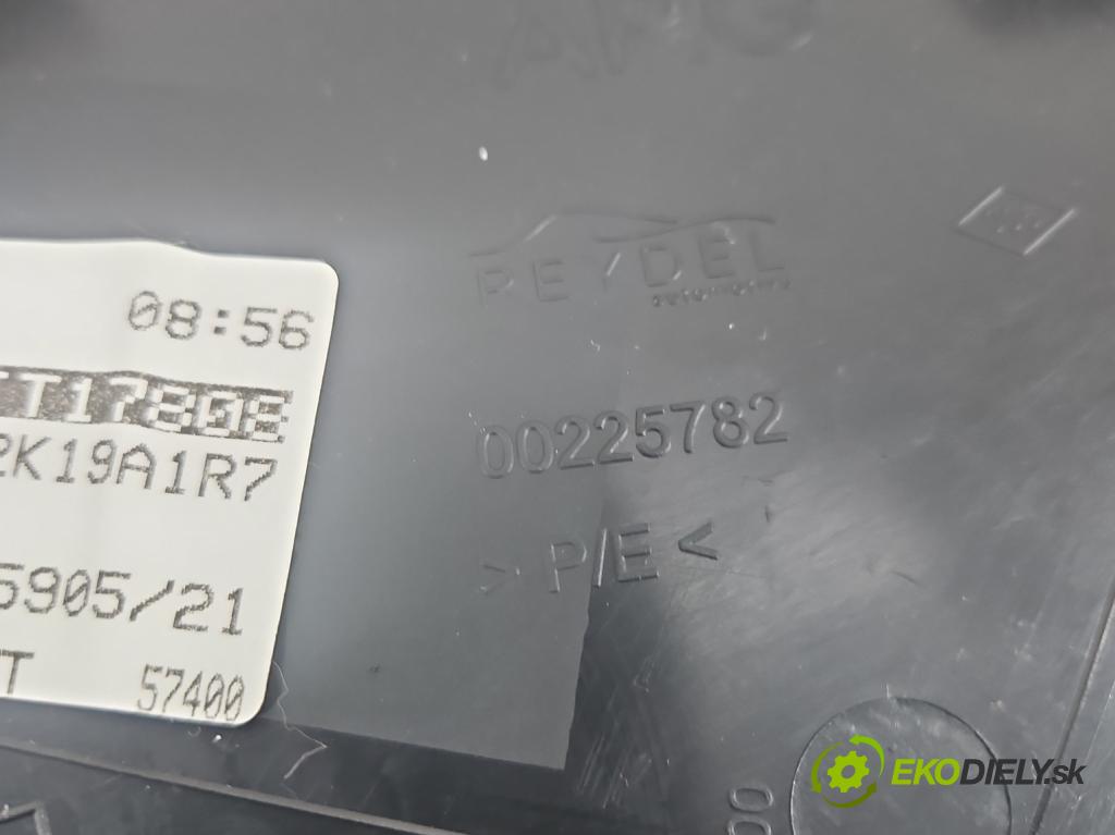 Peugeot 3008 II 2016-2023 1.5 hdi 131 HP automatic 96 kW 1499 cm3 5- Čalounictví: dvere zadné ľavé