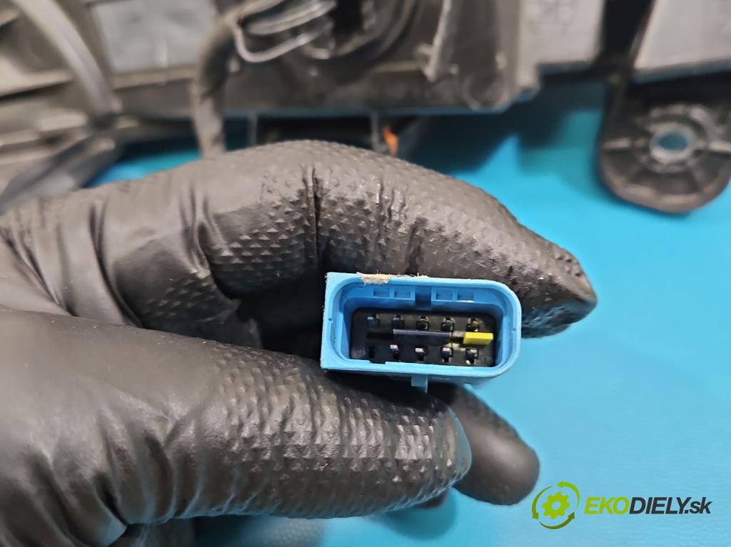 Peugeot 3008 II 2016-2023 1.5 hdi 131 hp automatic 96 kW 1499 cm3 5- Světlo provozu denně levé 9836231080