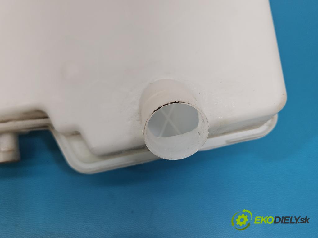 Peugeot 3008 II 2016-2023 1.5 hdi 131 HP automatic 96 kW 1499 cm3 5- nádržka tekutina: ostrekovačov 9826400780