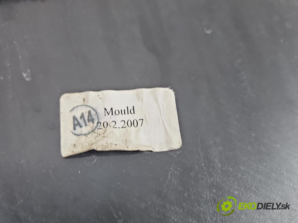 Land rover Range Rover sport I L320 3.6 TD V8 272 HP automatic 200 kW 3628 cm3 5- Čalounictví: dvere predné ľavé