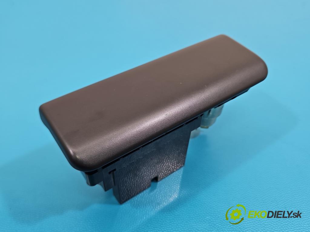 Land rover Range Rover sport I L320 3.6 TD V8 272 HP automatic 200 kW 3628 cm3 5- zásuvka zapaľovače 903916000016