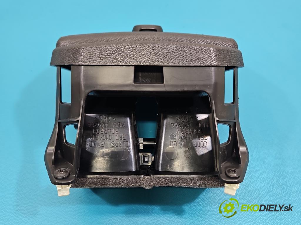 Peugeot 3008 II 2016-2023 1.5 hdi 131 HP automatic 96 kW 1499 cm3 5- Mřížka: kúrenia ostatné 9686453677