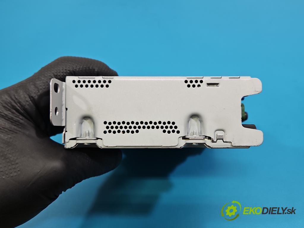 Peugeot 3008 II 2016-2023 1.5 hdi 131 HP automatic 96 kW 1499 cm3 5- Radio originál 9844106080