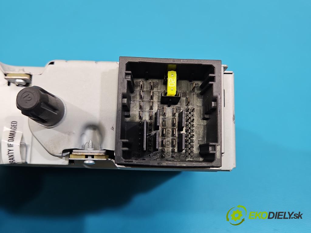 Peugeot 3008 II 2016-2023 1.5 hdi 131 HP automatic 96 kW 1499 cm3 5- Radio originál 9844106080