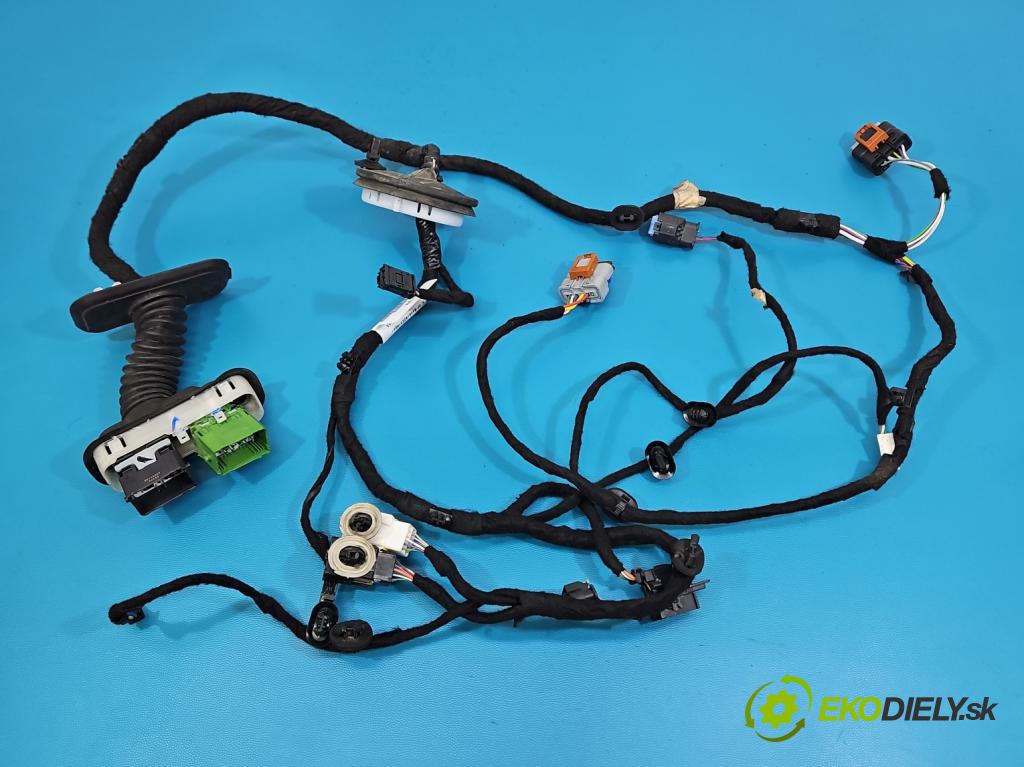 Peugeot 3008 II 2016-2023 1.5 hdi 131 HP automatic 96 kW 1499 cm3 5- Zväzok: dvere predné pravých 9837479380