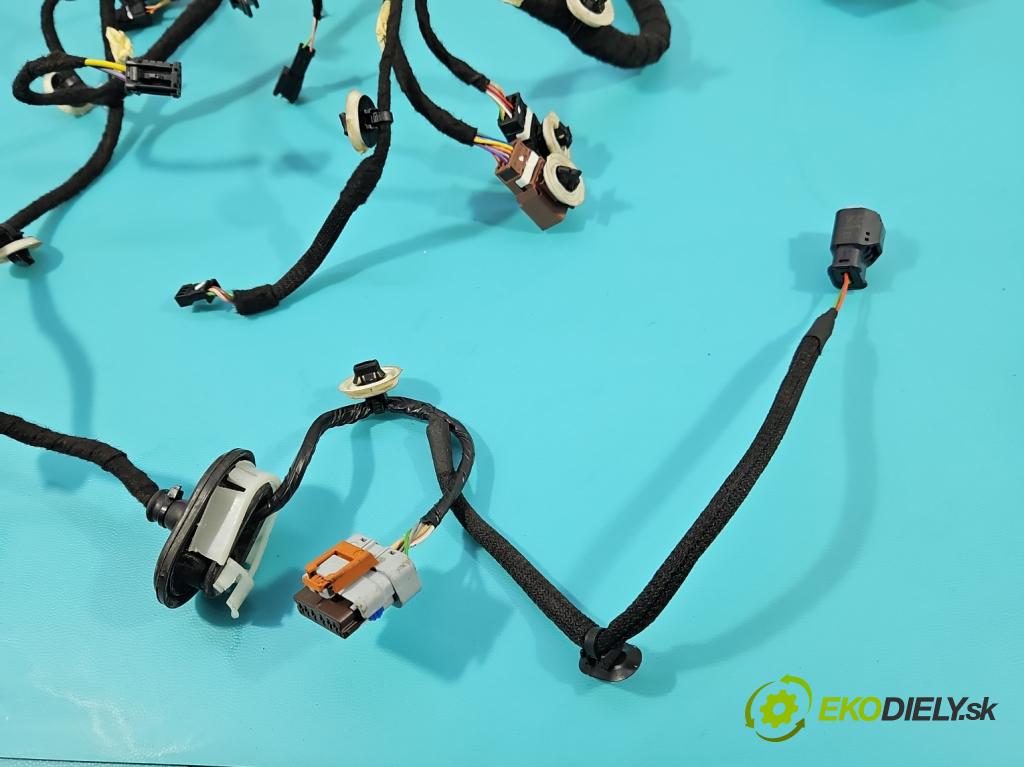 Peugeot 508 II 2018- 1.6 224 hp automatic 165 kW 1598 cm3 5- Balíček: dveře přední vlevo 9822489580