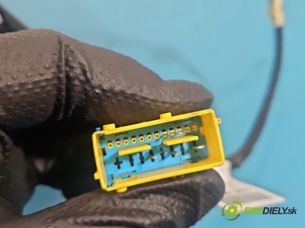 Peugeot 3008 II 2016-2023 1.5 hdi 131 hp automatic 96 kW 1499 cm3 5- loketní opěrka 9841580480 (Loketní opěrka)