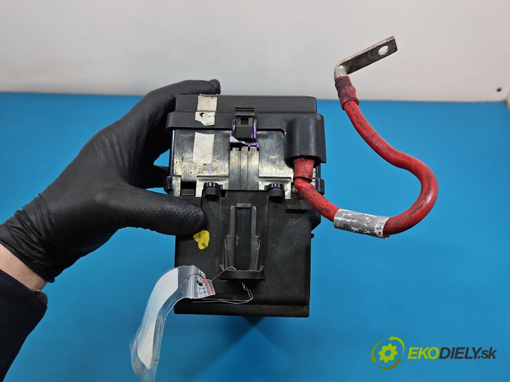 Land rover Range Rover sport I L320 3.6 TD V8 272 hp automatic 200 kW 3628 cm3 5- skříňka pojistková 8H32-14290-KA (Pojistková skříňka)