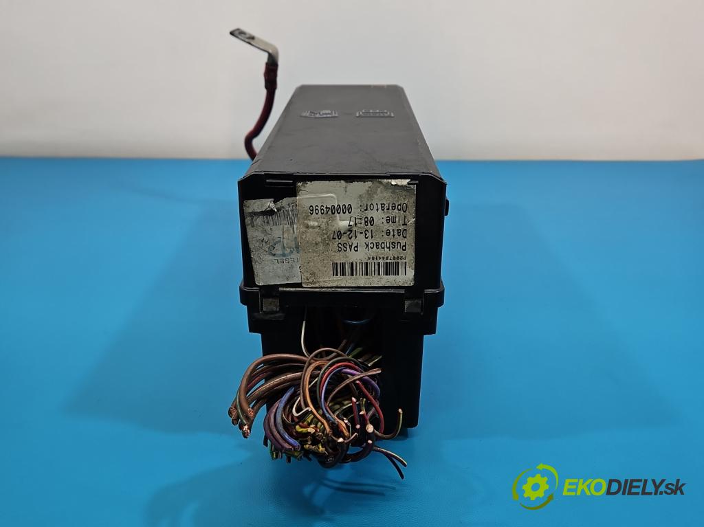 Land rover Range Rover sport I L320 3.6 TD V8 272 hp automatic 200 kW 3628 cm3 5- skříňka pojistková 8H32-14290-KA (Pojistková skříňka)