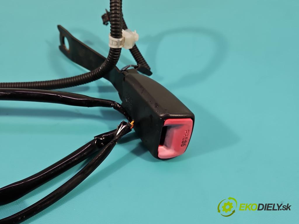 Toyota Corolla Verso II 2004-2009 1.8 vvti 129 HP manual 95 kW 1794 cm3 5- pas bezpečnosť: predné ľavý 7P2140-P