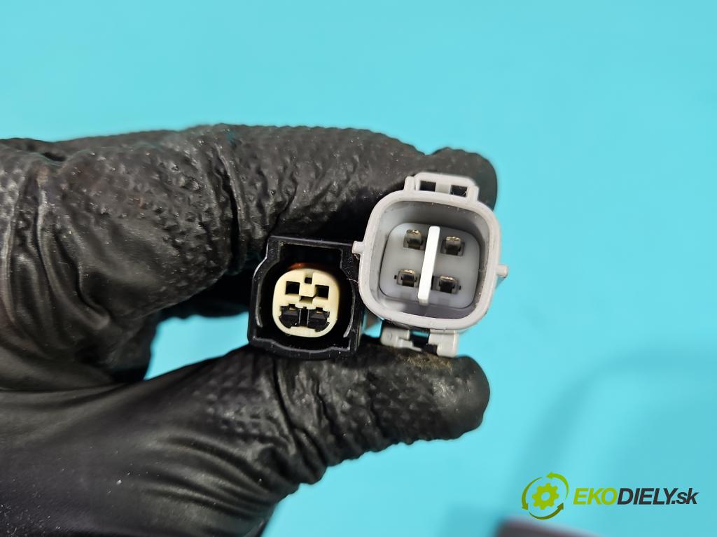 Toyota Corolla Verso II 2004-2009 1.8 vvti 129 HP manual 95 kW 1794 cm3 5- pas bezpečnosť: predné ľavý 7P2140-P