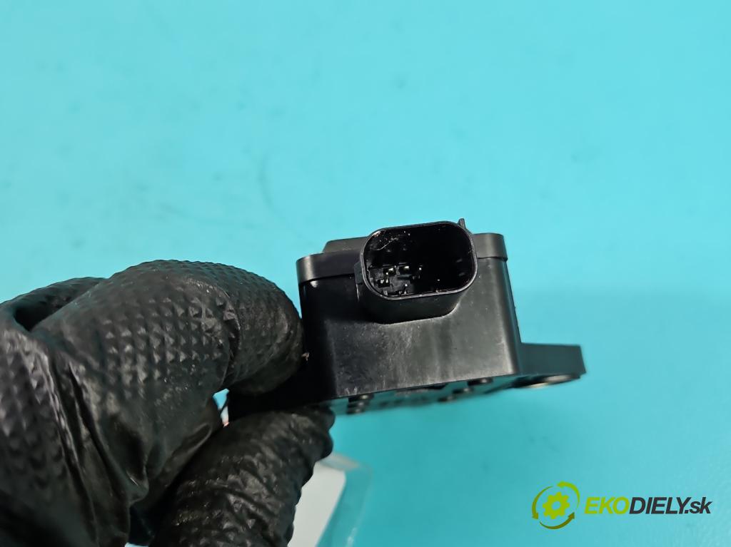 Toyota Corolla Verso II 2004-2009 1.8 vvti 129 HP manual 95 kW 1794 cm3 5- snímač ESP 0265005273