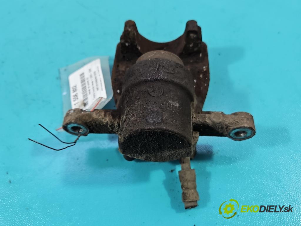 Toyota Corolla Verso II 2004-2009 1.8 vvti 129 HP manual 95 kW 1794 cm3 5- brzdič zadné pravý  (Kľučka dverí ostatné)