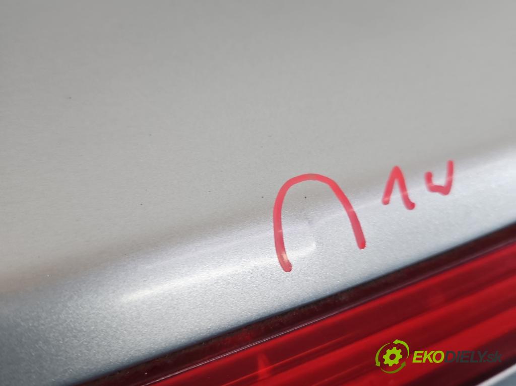 Toyota Corolla Verso II 2004-2009 1.8 vvti 129 HP manual 95 kW 1794 cm3 5- zadna kufor  (Kapota zadná (kufor))