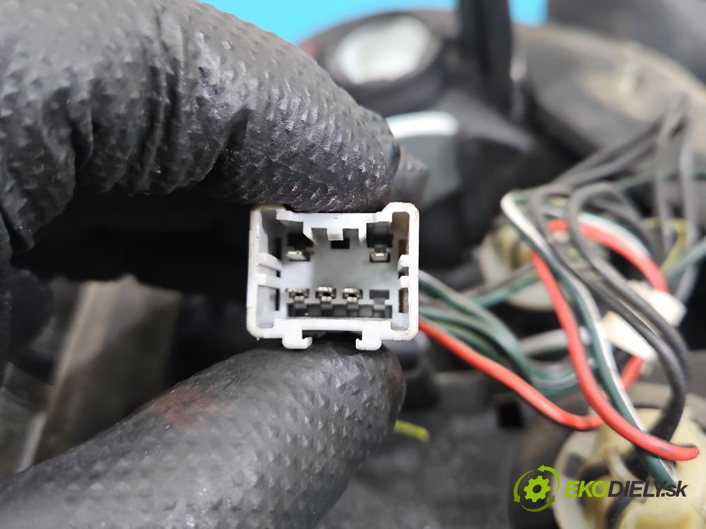 Honda Civic VI 1995-2001 1.4 16V 90 hp manual 66 kW 1396 cm3 5- světlo zadní pravé  (Klika dveří ostatní)