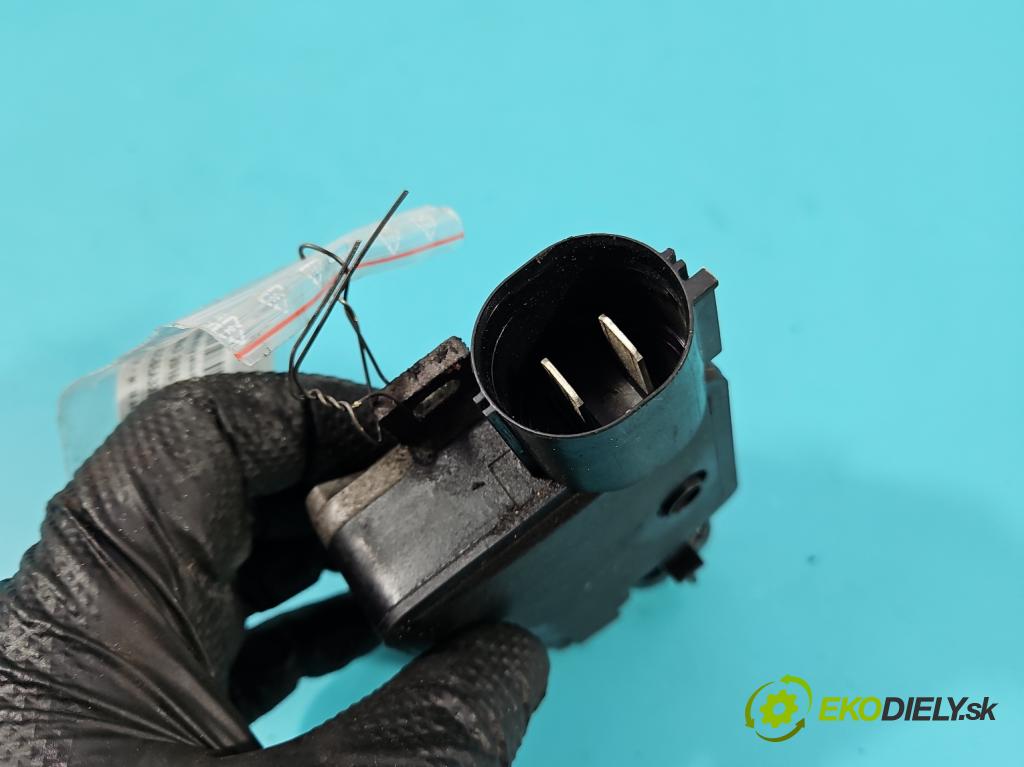 Ford Focus Mk3 2010-2018 1.6 tdci 95 hp manual 70 kW 1560 cm3 5- relé ventilátoru: 940002906