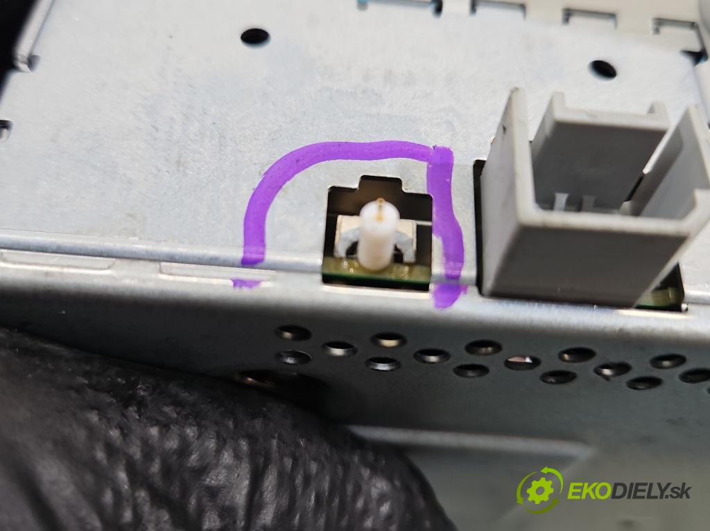 Fiat Tipo II 2015- 1.4 16V 95 HP manual 70 kW 1368 cm3 4- Radio originál 07356378690