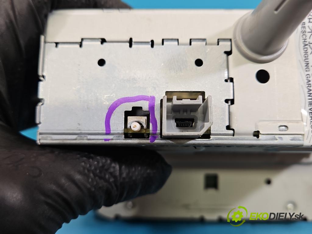 Fiat Tipo II 2015- 1.4 16V 95 HP manual 70 kW 1368 cm3 4- Radio originál 07356378690