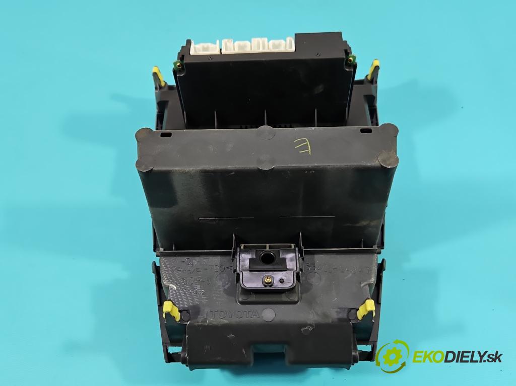 Toyota Corolla E12 2001-2009 1.6 vvti 110 HP manual 81 kW 1598 cm3 5- panel kúrenia 55411-1A240