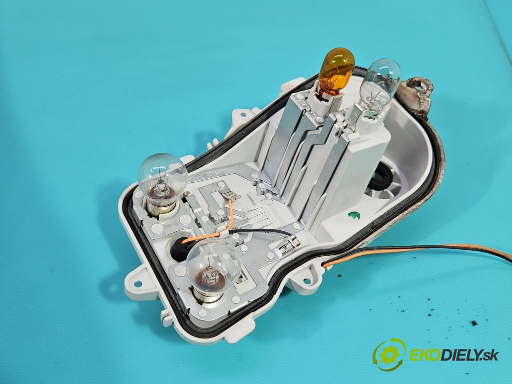 Fiat Tipo II 2015- 1.4 16V 95 HP manual 70 kW 1368 cm3 4- svetlo / reflektor zadné ľavé 521029670 (Kľučka dverí ostatné)