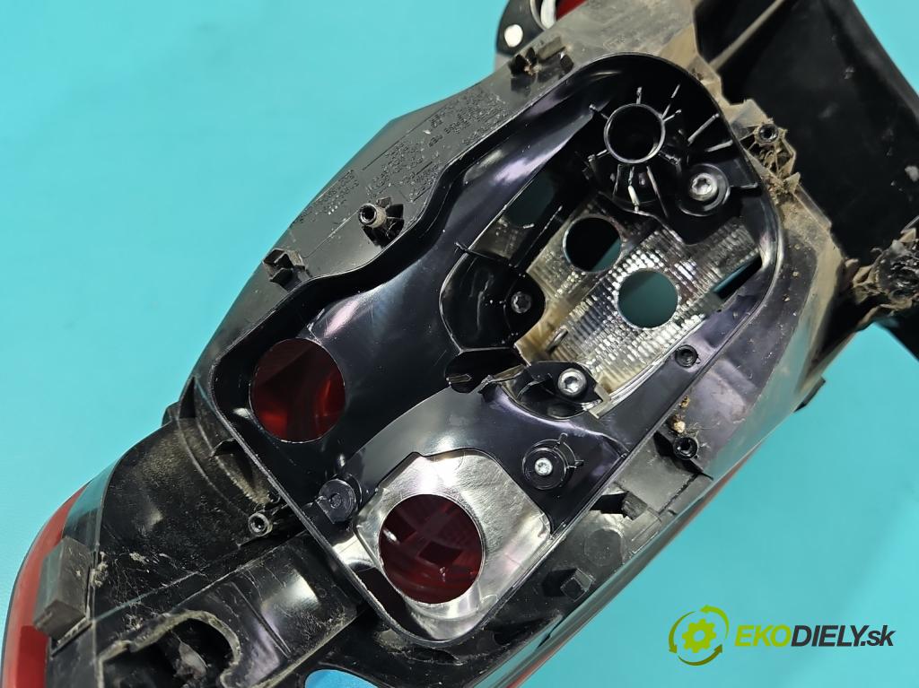 Fiat Tipo II 2015- 1.4 16V 95 HP manual 70 kW 1368 cm3 4- svetlo / reflektor zadné ľavé 521029670 (Kľučka dverí ostatné)