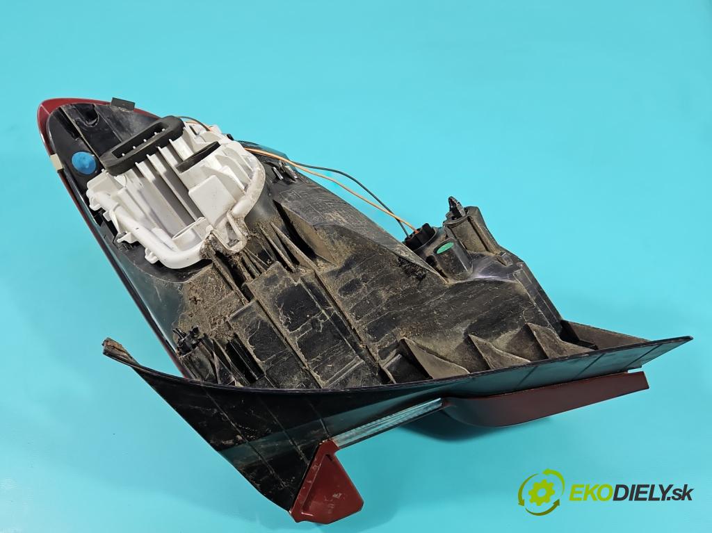 Fiat Tipo II 2015- 1.4 16V 95 HP manual 70 kW 1368 cm3 4- svetlo / reflektor zadné ľavé 521029670 (Kľučka dverí ostatné)