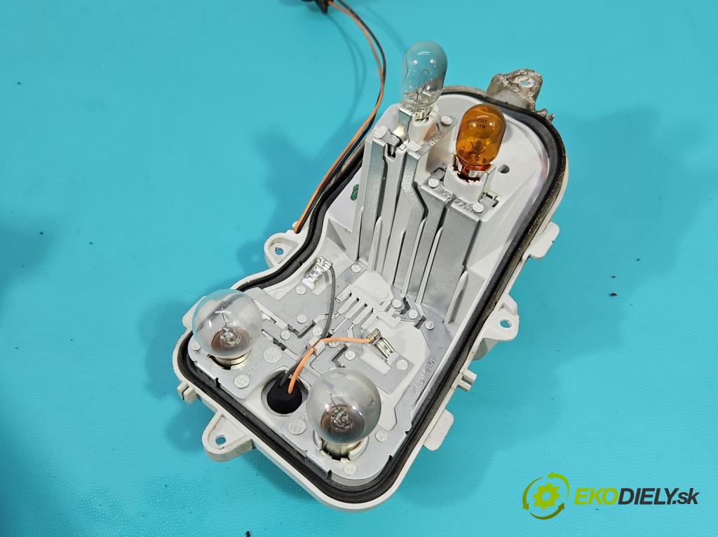 Fiat Tipo II 2015- 1.4 16V 95 HP manual 70 kW 1368 cm3 4- svetlo / reflektor zadné pravé 519844870 (Kľučka dverí ostatné)