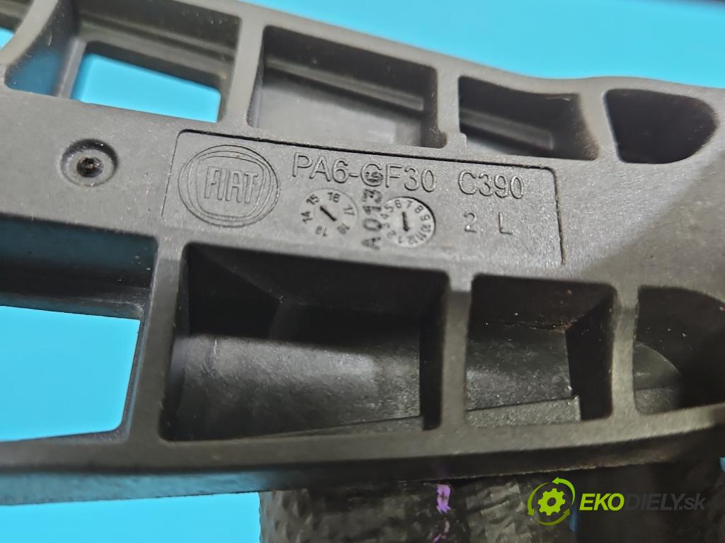 Fiat Tipo II 2015- 1.4 16V 95 HP manual 70 kW 1368 cm3 4- rukoväť predné ľavé mimo:  (Kľučka dverí vonkajšia predná ľavá)