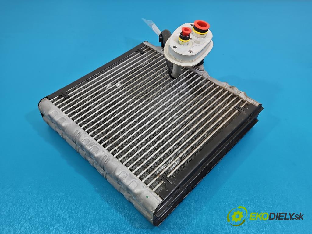 Volvo S90 II 2016- 2.0 T 320KM automatic 235 kW 1969 cm3 4- radiátor  (Radiátor topení)