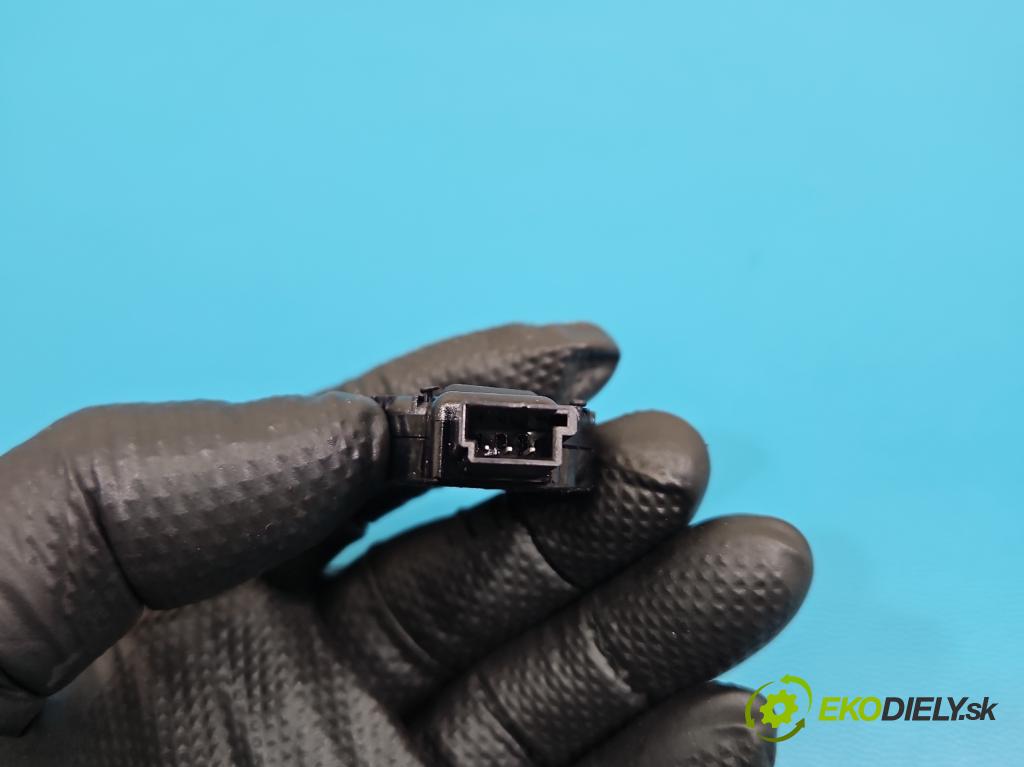 Volvo S90 II 2016- 2.0 T 320KM automatic 235 kW 1969 cm3 4- snímač déšť: 31419587 (Snímač dažďa)