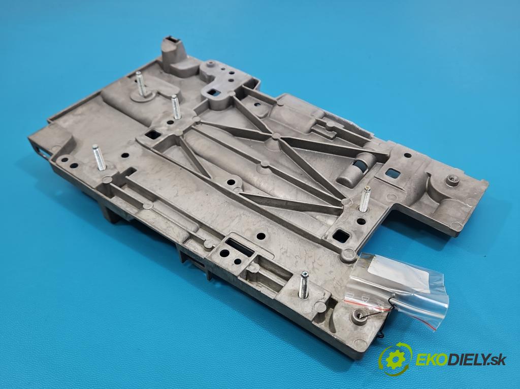 Volvo S90 II 2016- 2.0 T 320KM automatic 235 kW 1969 cm3 4- Upevnenie: P31389646