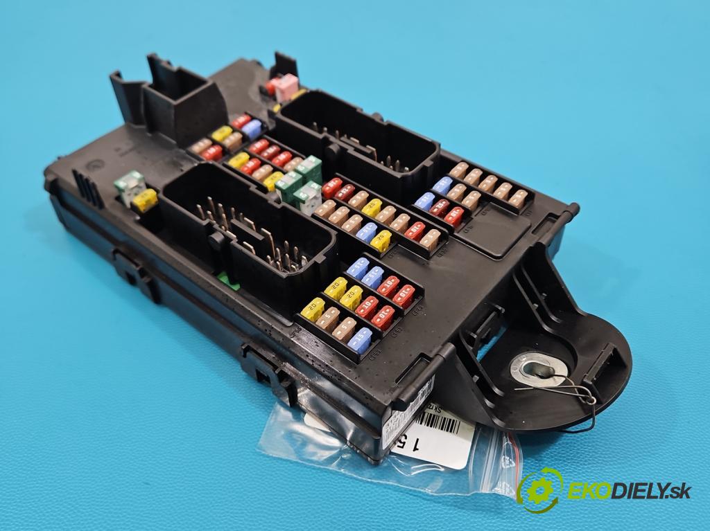 Volvo S90 II 2016- 2.0 T 320KM automatic 235 kW 1969 cm3 4- skrinka poistka 31346672 (Poistková skrinka)