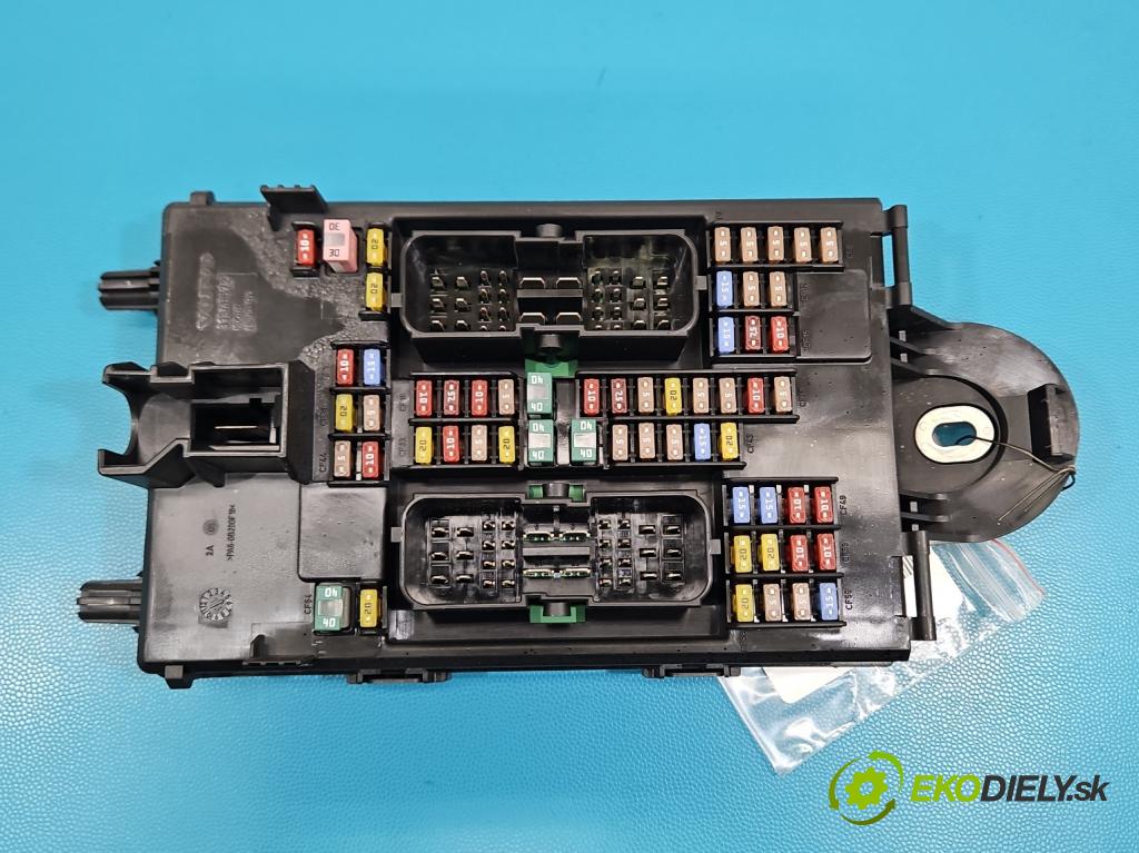 Volvo S90 II 2016- 2.0 T 320KM automatic 235 kW 1969 cm3 4- skrinka poistka 31346672 (Poistková skrinka)