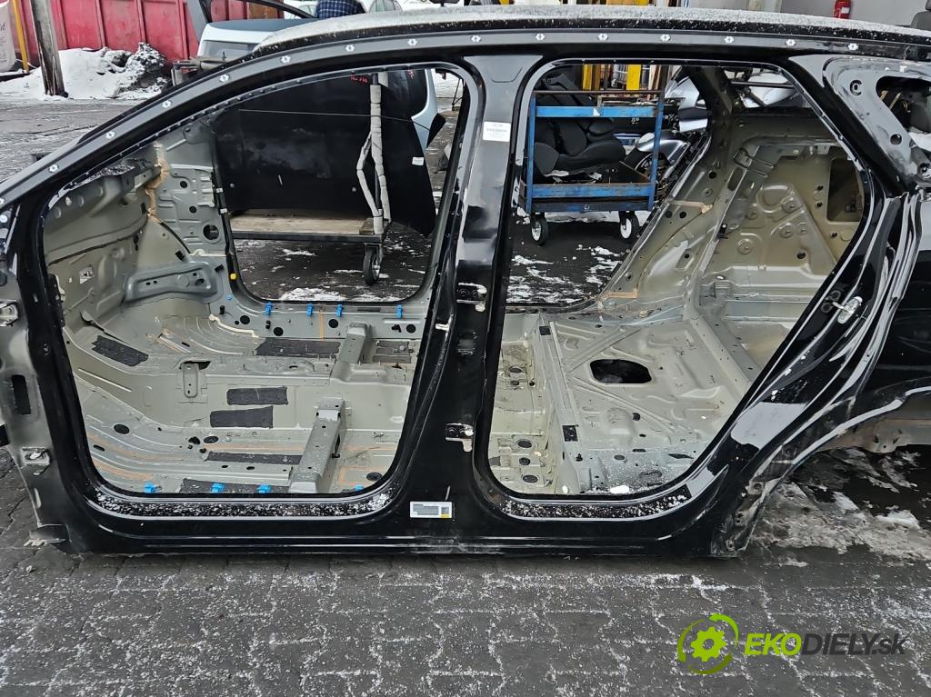 Peugeot 3008 II 2016-2023 1.5 hdi 131 HP automatic 96 kW 1499 cm3 5- Práh: ľavý  (Karoséria ostatné)