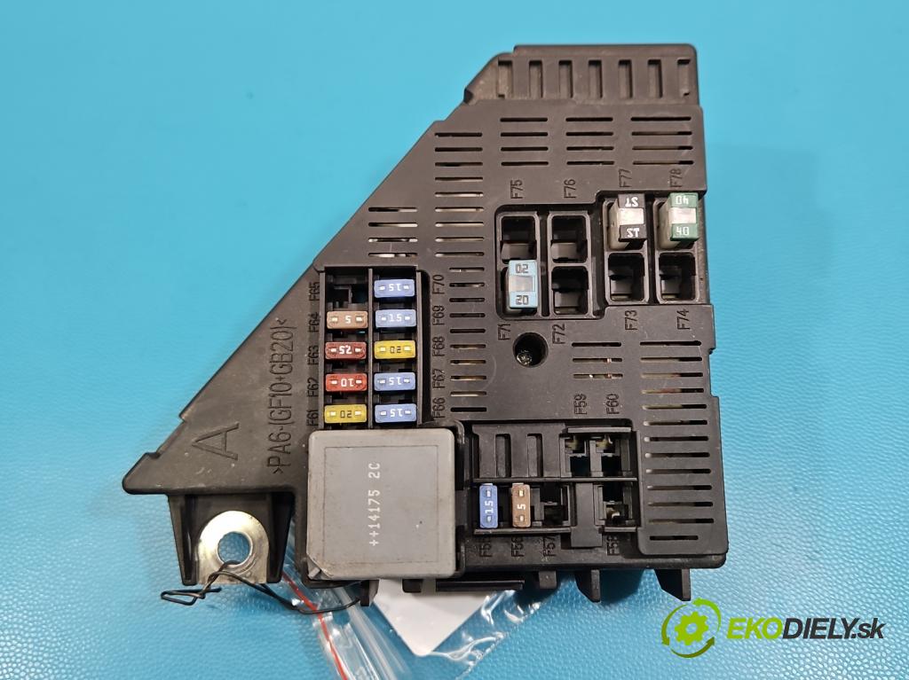 Volvo S90 II 2016- 2.0 T 320KM automatic 235 kW 1969 cm3 4- skrinka poistka 31453252 (Poistková skrinka)