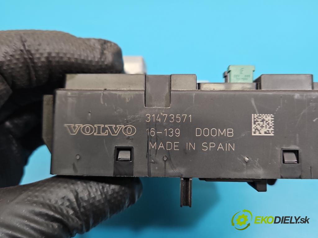 Volvo S90 II 2016- 2.0 T 320KM automatic 235 kW 1969 cm3 4- skrinka poistka 31453252 (Poistková skrinka)