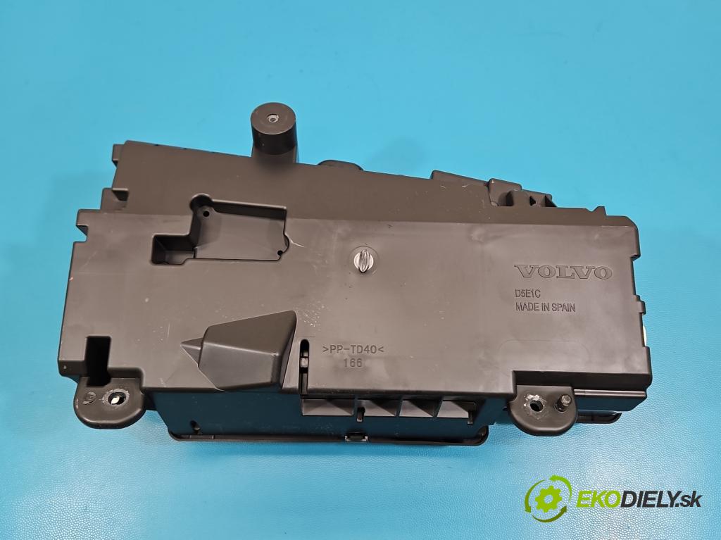 Volvo S90 II 2016- 2.0 T 320KM automatic 235 kW 1969 cm3 4- displej 31376712 (Přístrojová deska)