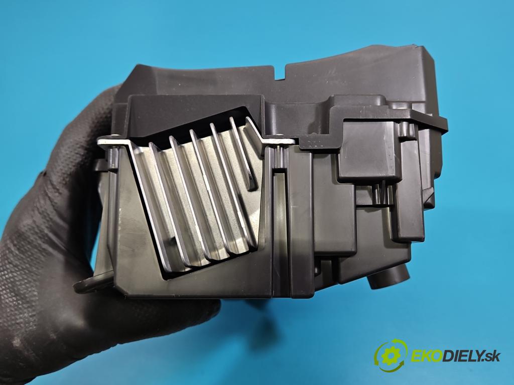 Volvo S90 II 2016- 2.0 T 320KM automatic 235 kW 1969 cm3 4- displej 31376712 (Přístrojová deska)